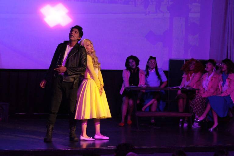 La compañía Tres60teatro pone a bailar y a cantar al público con Grease 2022
