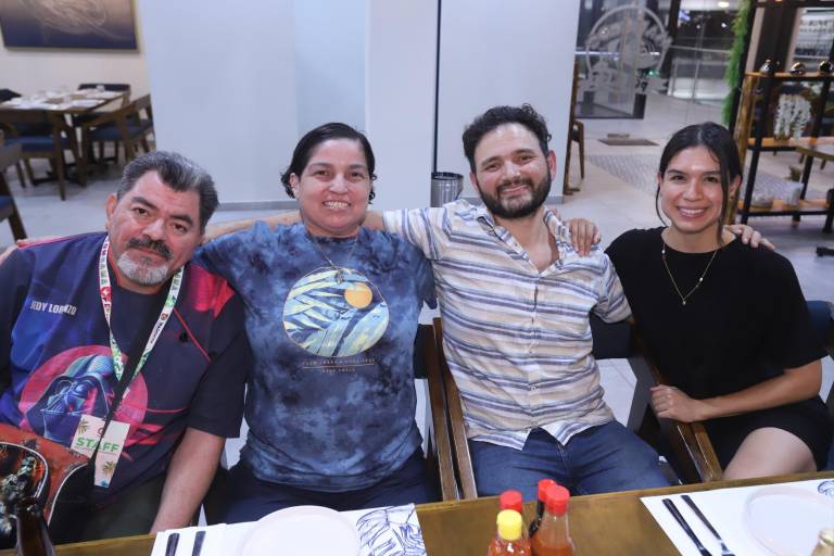 Disfrutan de amena cena en Congreso Gastronómico