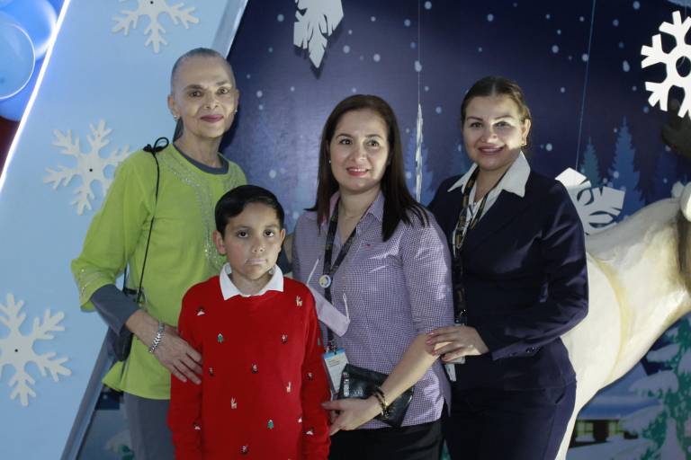 Celebra Ganac su tradicional posada navideña