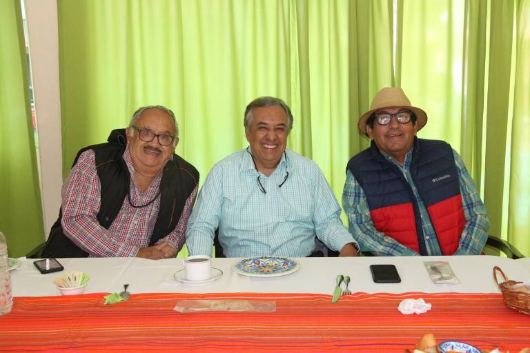 Brindan por su amistad de antaño