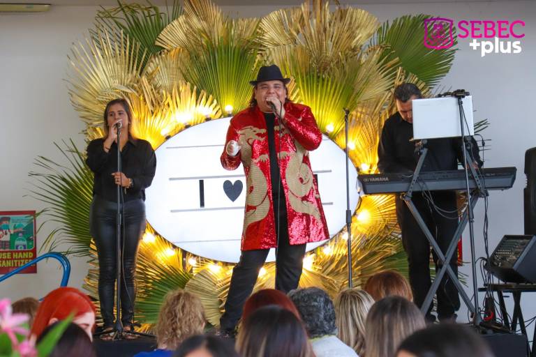 Las consienten en su día en el Colegio SEBEC