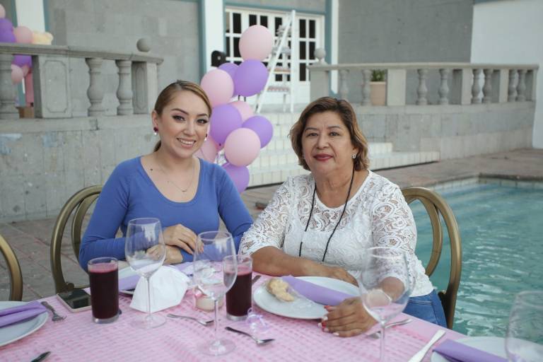 Rosalinda en la dulce espera de una princesa