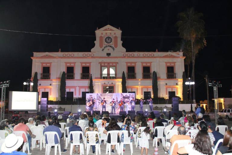 Con mariachi recuerdan a Lola Beltrán en su 28 aniversario luctuoso en Rosario