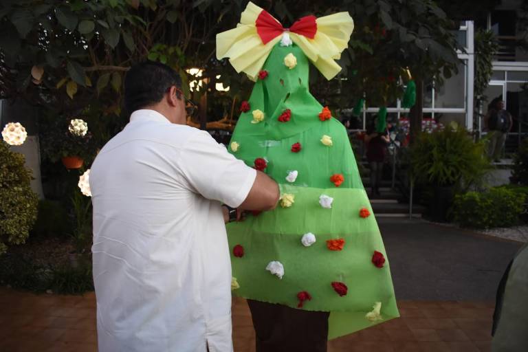 Celebran maestros, alumnos y personal su tradicional posada