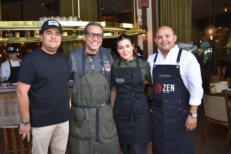 Celebran clientes y amigos el primer aniversario de Humaya Restaurante