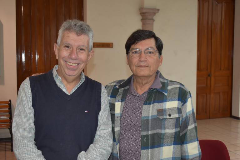 Disfrutan del talento musical del guitarrista Massimo Gatta