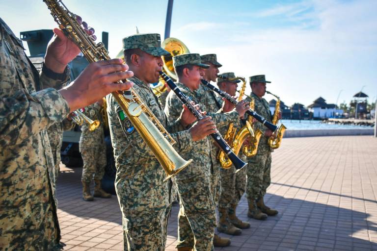 Banda de la Tercera Región Militar lleva concierto al malecón de Altata, Navolato