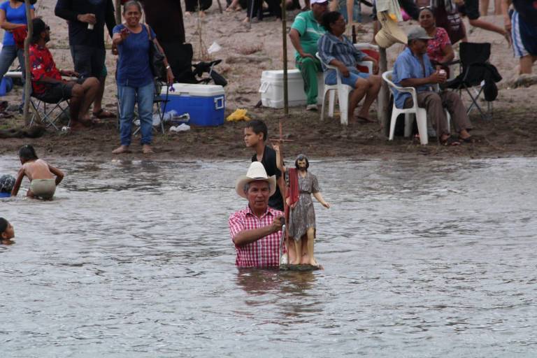 En Matatán, Rosario, cumplen 322 años de realizar el baño de San Juan