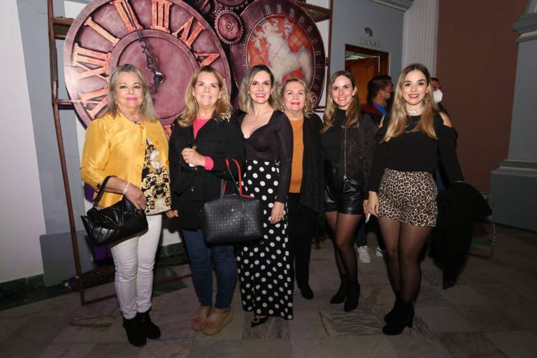 Viven la gran fiesta en la elección de Carolina, Reina del Carnaval de Mazatlán