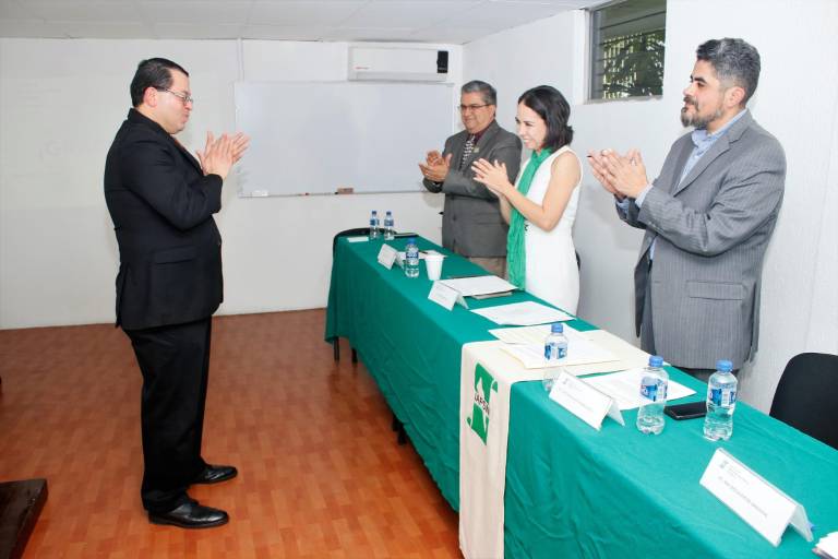 Obtienen grado de Maestros