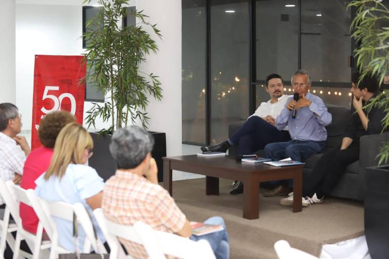 Exploran la identidad sinaloense a través de las páginas de ‘Sinaloa Milagro de Luz’