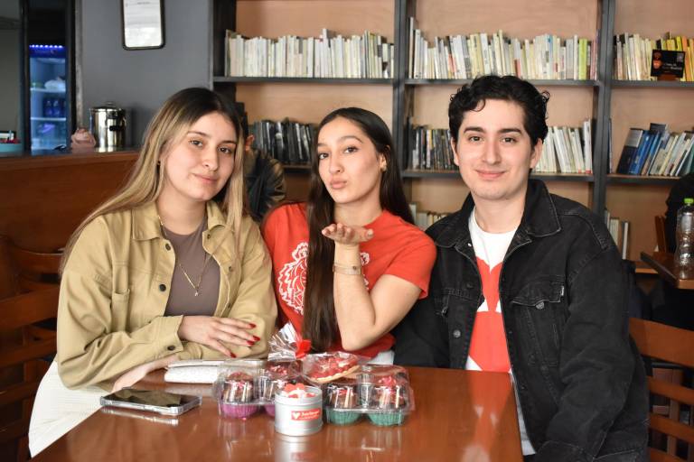 Celebran el mes del amor y la amistad en Yameto Café