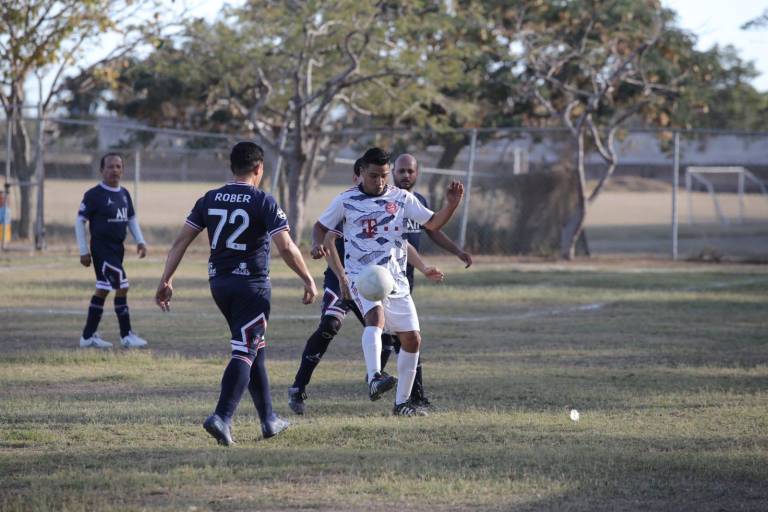 Galenos reanudan acciones en el Futbol Intermédicos
