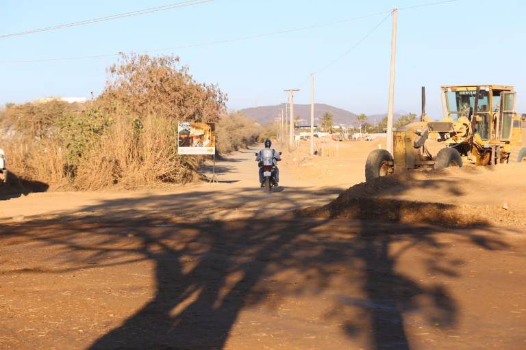 Arranca obra de pavimentación y servicios en Avenida de la Bahía en Mazatlán