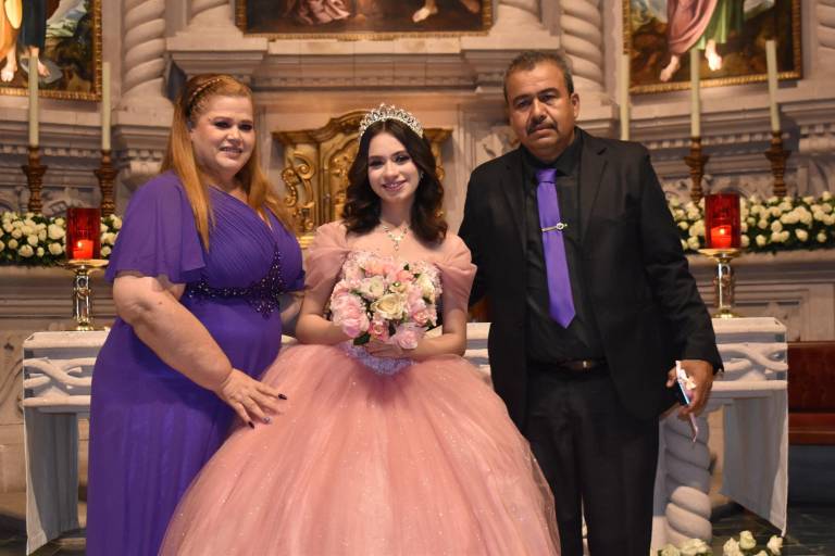 Es Estefany Sánchez una bella quinceañera