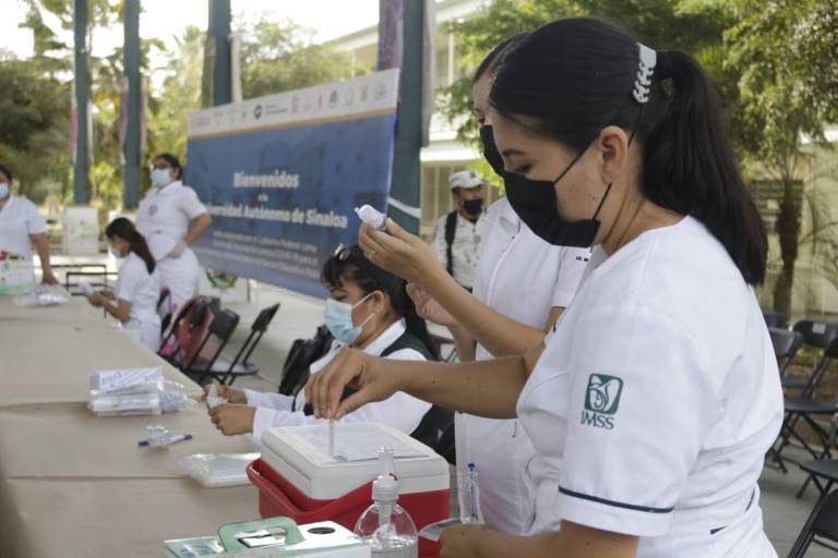 Se realiza última jornada de vacunación de docentes contra Covid-19 en Culiacán