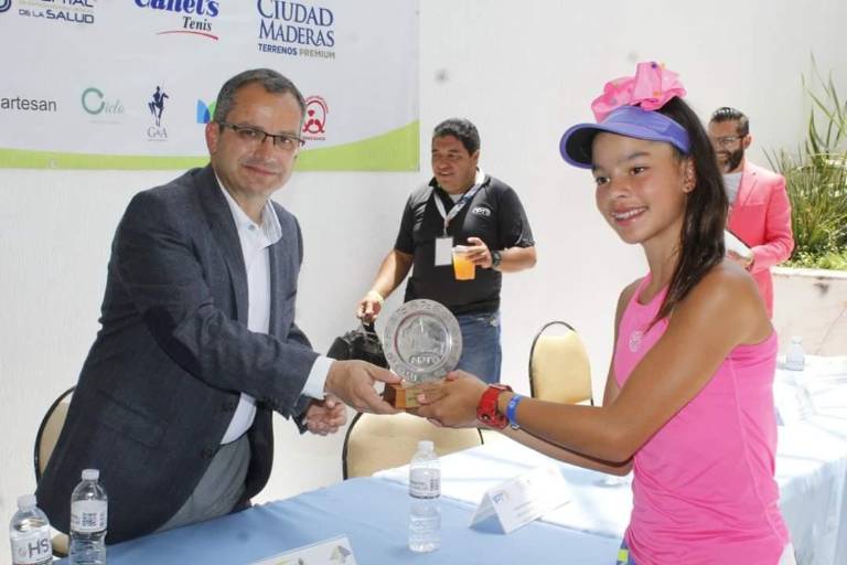 DÍA DE LA NIÑEZ: Monserrat Montaño Vaal, una de las mejores tenistas de México