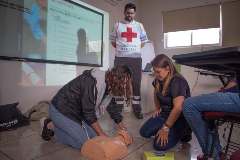 Brinda Cruz Roja Mazatlán capacitación de primeros auxilios