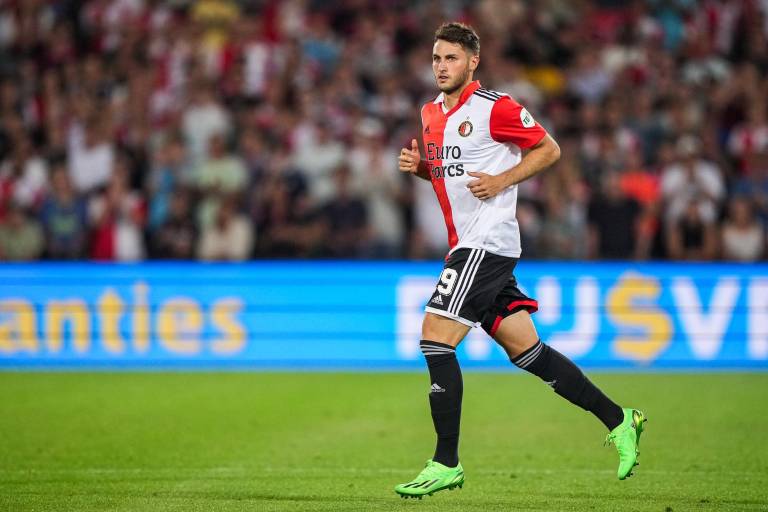 Santiago Giménez debuta con el Feyenoord