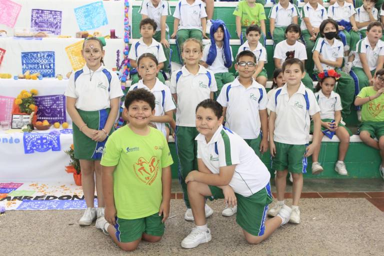 Realiza el Instituto Senda su tradicional concurso de altares en el Día de Muertos