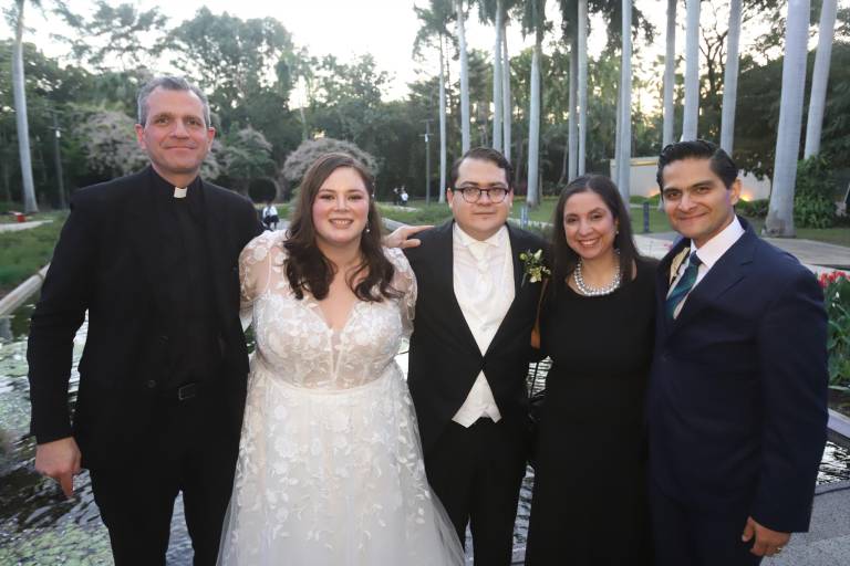 Celebran María Fernanda Clouthier y Guillermo Tejeda su unión en el Jardín Botánico