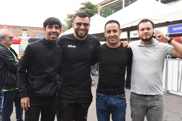 Acuden sinaloenses por su kit de corredor para el Maratón Internacional de Culiacán