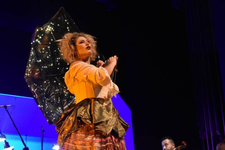 Viajan los niños por el mundo de la música y los cuentos