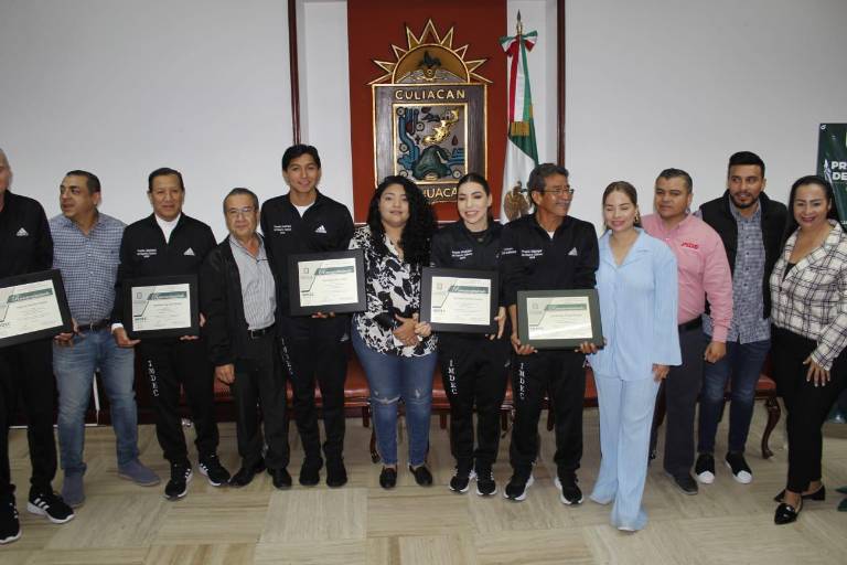 Gaxiola y García reciben el Premio Municipal del Deporte, en Culiacán