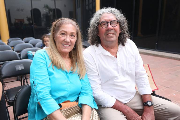 Viven tarde de literatura en la presentación del libro ‘Olvidarás el fuego’, de Gabriela Riveros