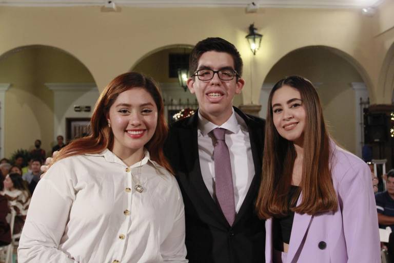 Reconoce la Escuela Libre de Derecho de Sinaloa a sus mejores estudiantes