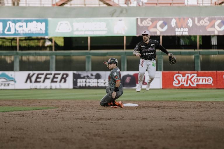 Naranjeros de Hermosillo barre en Culiacán a Tomateros