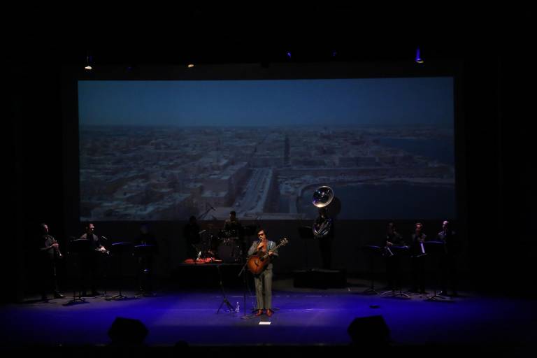 Canta David Aguilar al estilo sinaloense ‘Agendas vencidas’