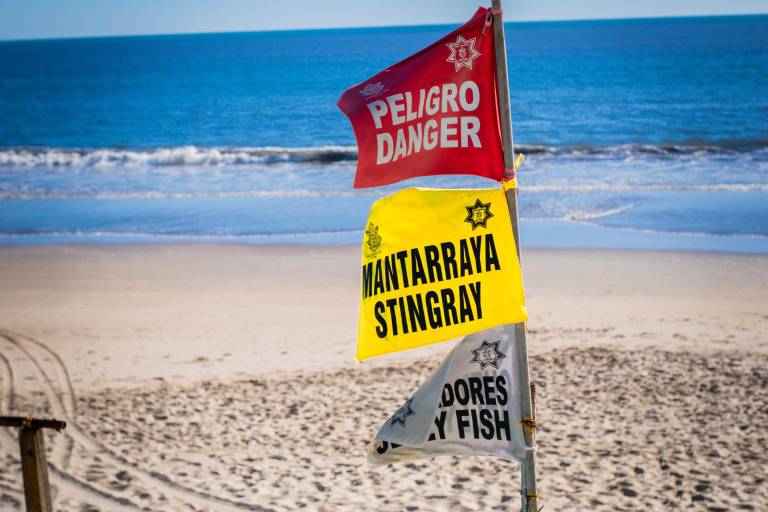 Emiten alerta por corrientes de resaca en playas de Mazatlán