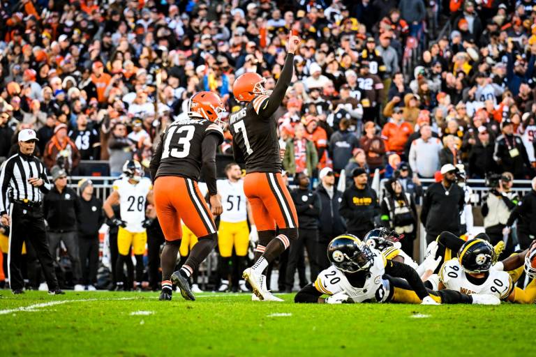 Los Browns vencen a Steelers en intenso duelo de defensivas