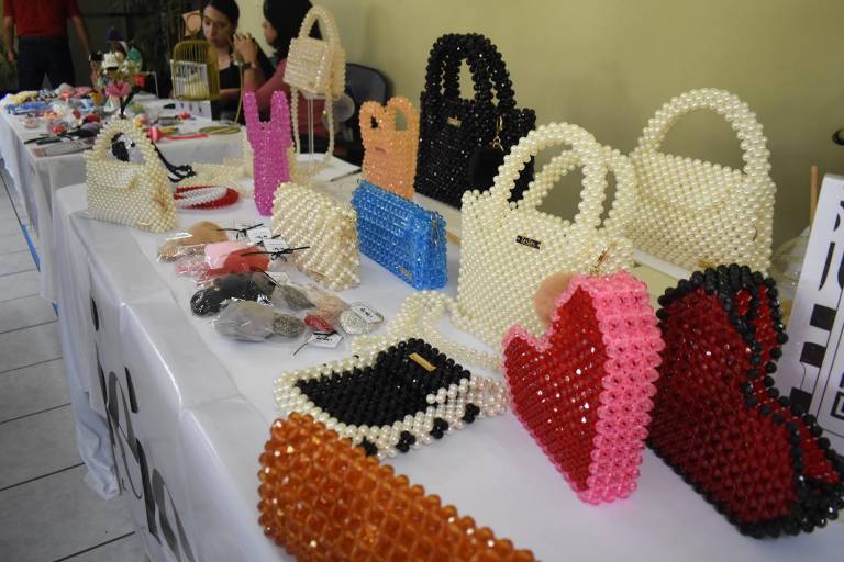 Muestran emprendedores sus productos en el ‘Mercado Creativo Yameto’