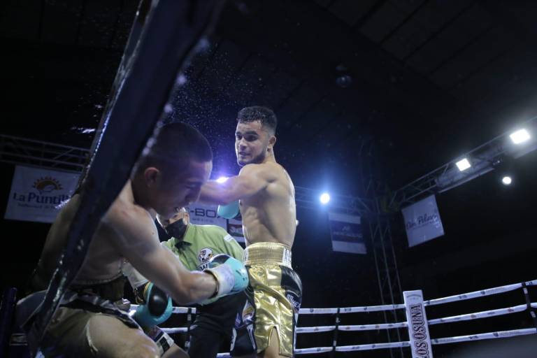 ‘Veneno’ Aréchiga mantiene el invicto en pelea estelar de función ‘Rumbo a la Gloria’