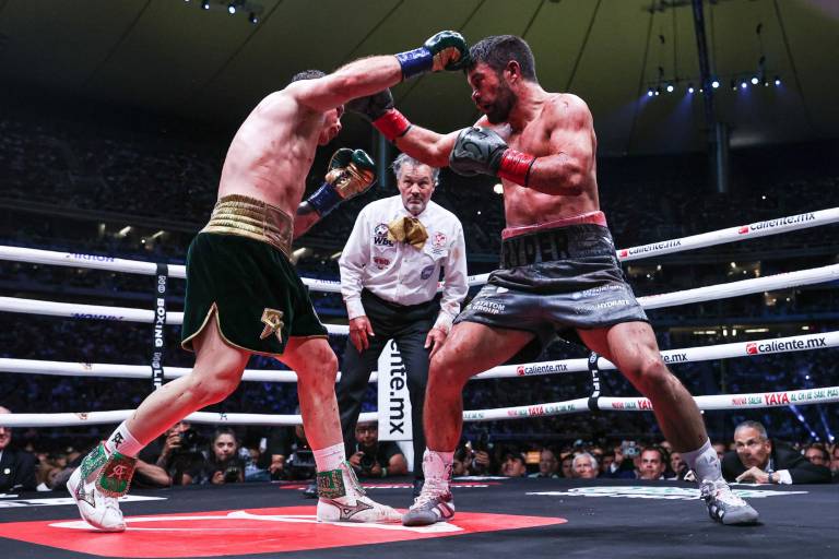 Canelo no puede noquear y gana por decisión a Ryder