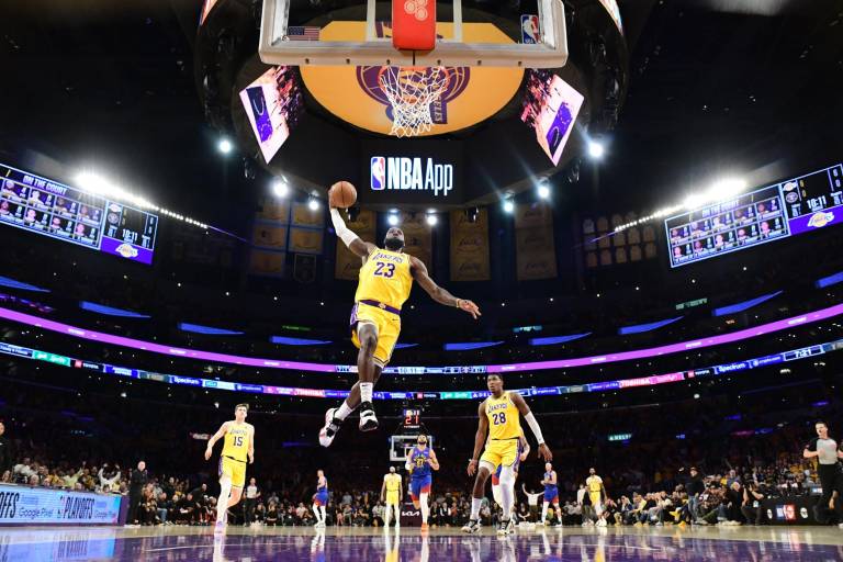 Denver vuelve a ganar y queda a un paso de barrer a los Lakers