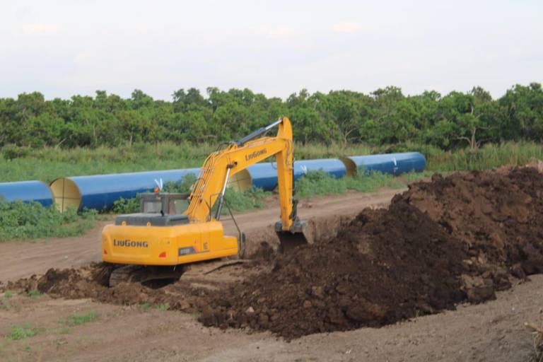 Se extienden en Rosario trabajos de canales y tuberías