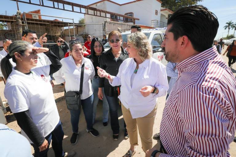 Instruye Rocha Moya atender a jornaleros agrícolas en Sinaloa