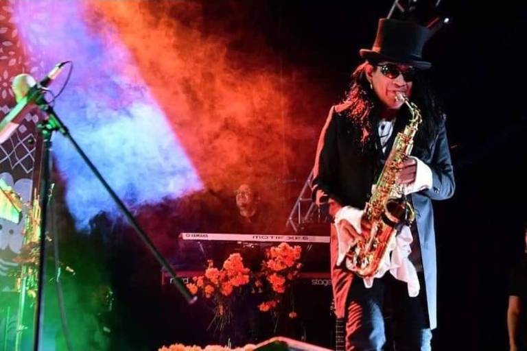 Sax murió por una negligencia médica, acusa bajista de Santa Sabia