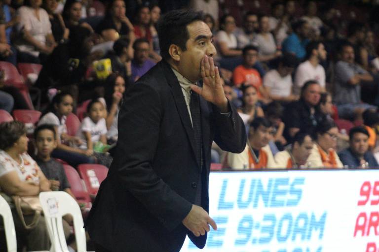 Caballeros de Culiacán oficializa el retorno del coach Andrés ‘Veneno’ Contreras