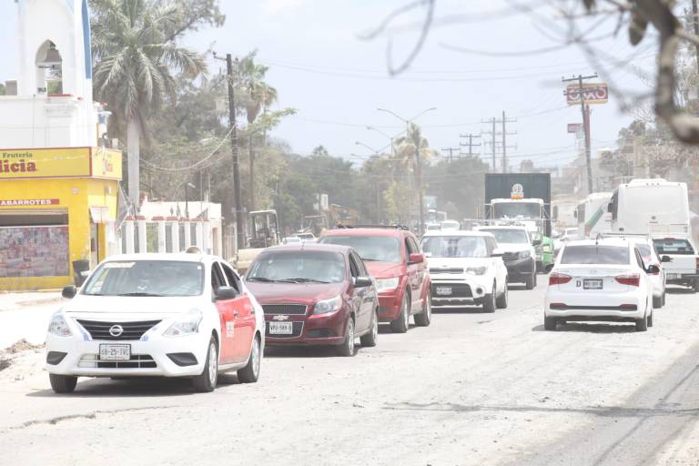 Se ahorcan vialidades en Mazatlán por el tráfico que genera cierre parcial de la Gabriel Leyva