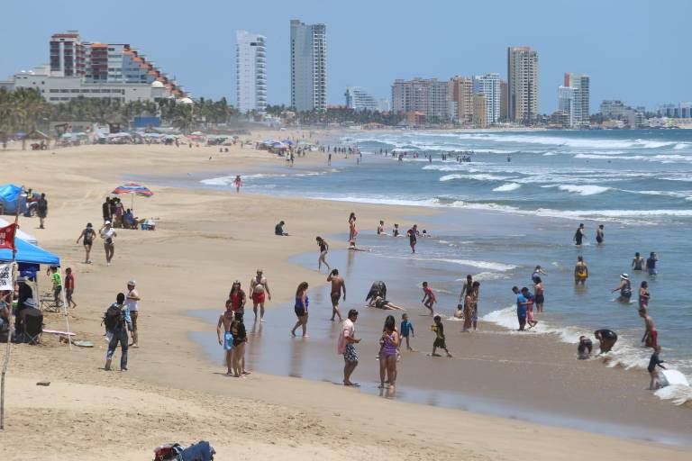 Mazatlán no se cierra, reduce aforos al 45% en bares, antros, restaurantes, casinos, discos, cines, salones de fiestas y tianguis