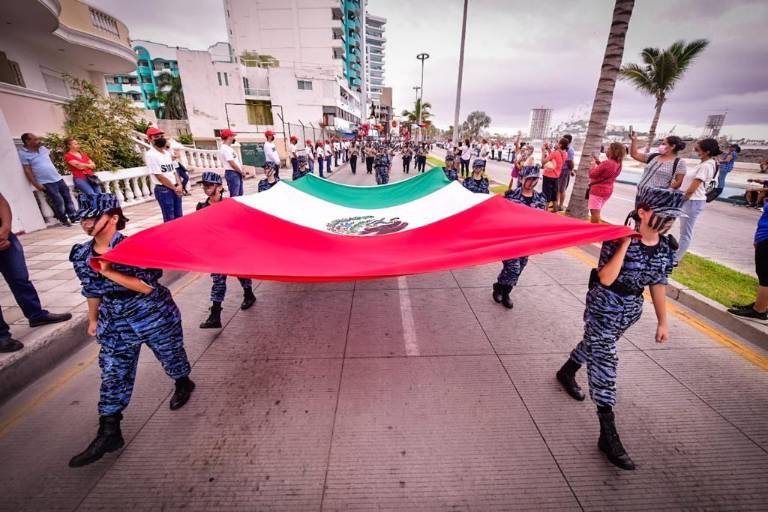 Es este domingo el desfile revolucionario; cerrarán tramo del paseo costero de Mazatlán