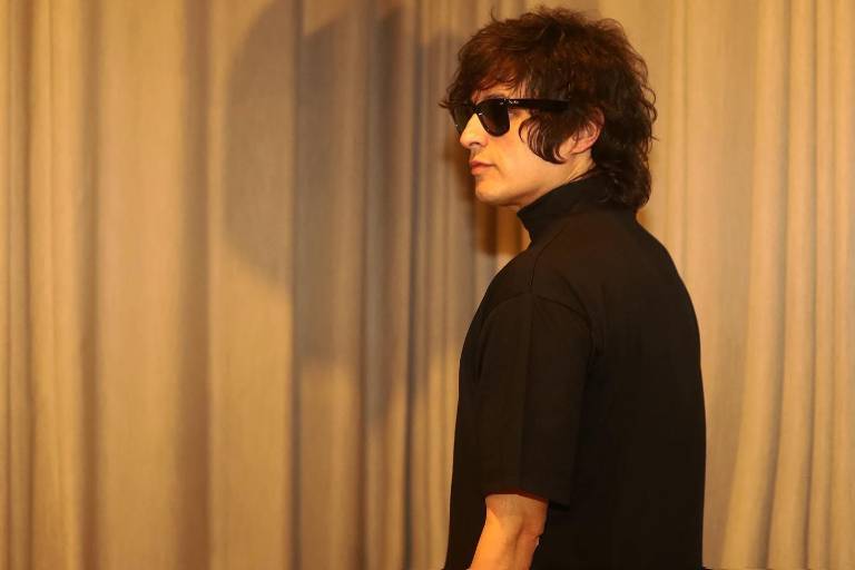 Colocan foto de Siddhartha en un tendedero feminista de denuncias