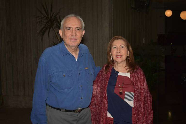 Comparte Andrea González su virtuosismo en la guitarra