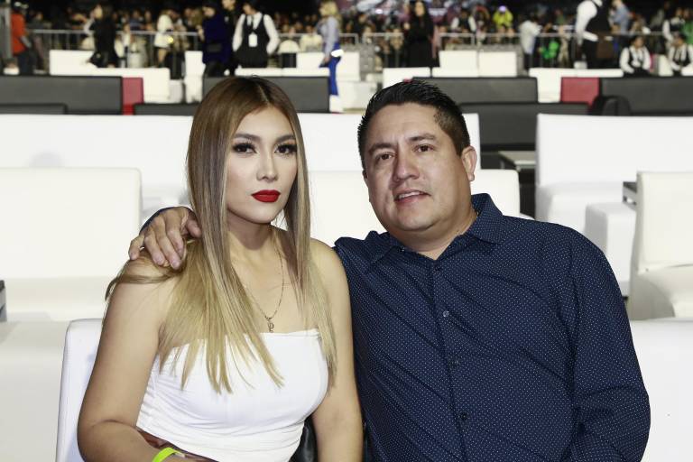 Cantan y bailan sinaloenses junto a Christian Nodal en su concierto en Culiacán