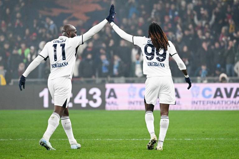 Napoli vence al Genoa de Johan Vásquez y se pone como líder en Serie A