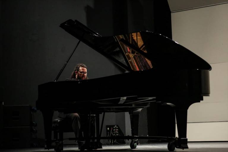 Daniel Ochoa brinda memorable concierto de piano